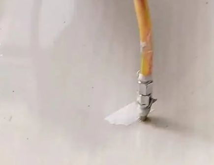 佛坪瓷砖空鼓维修公司专业解答在瓷砖铺贴过程中，如果使用的砂料过粗（如全部使用了粗砂），可能会导致以下问题